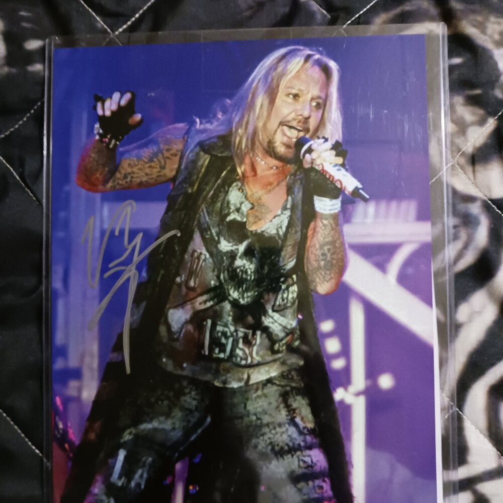 Vince Neil Motley Crue signed 8x10 photo with COA